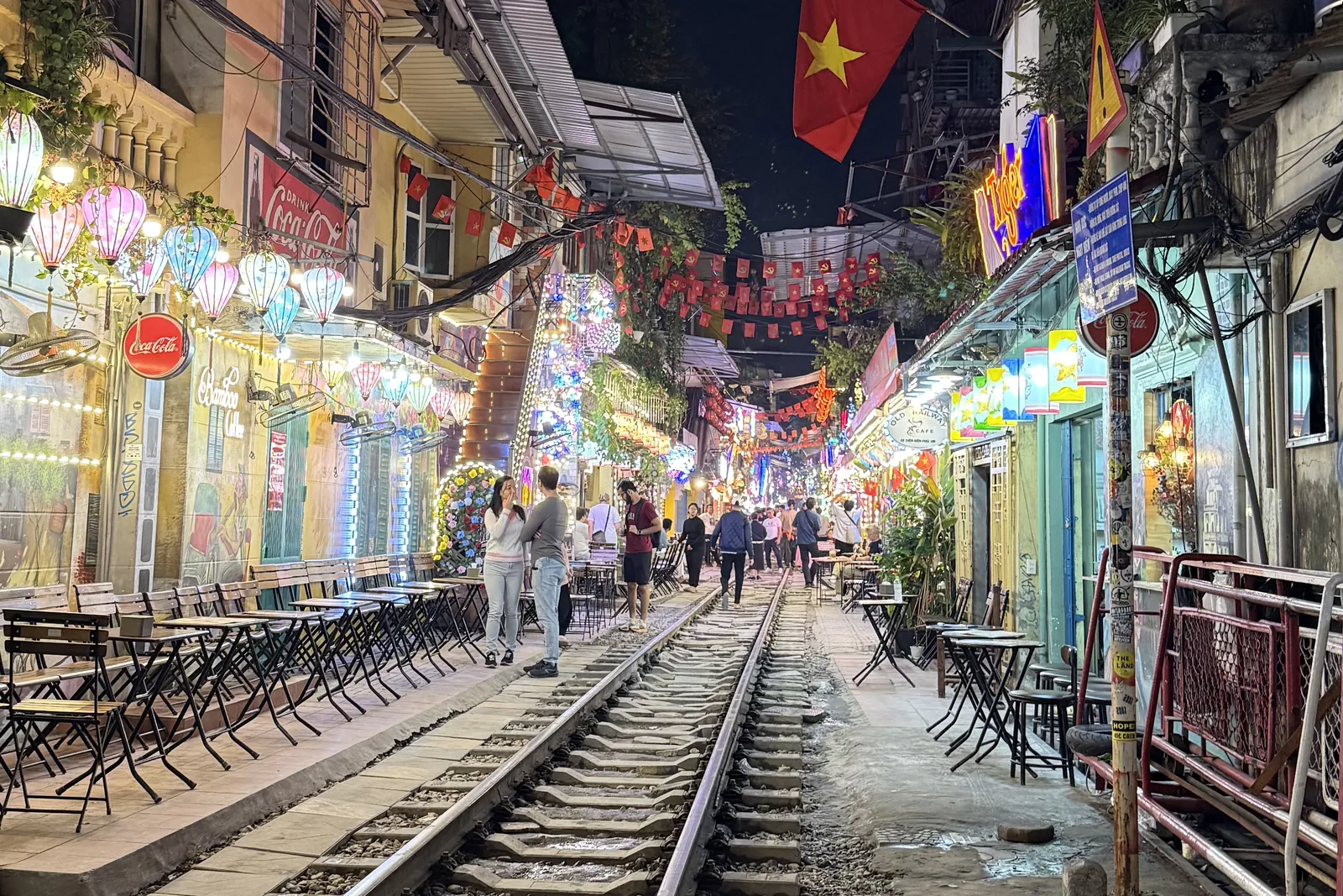 河內舊城火車街夜景，PropertyViet 2026 年 1 月實地拍攝