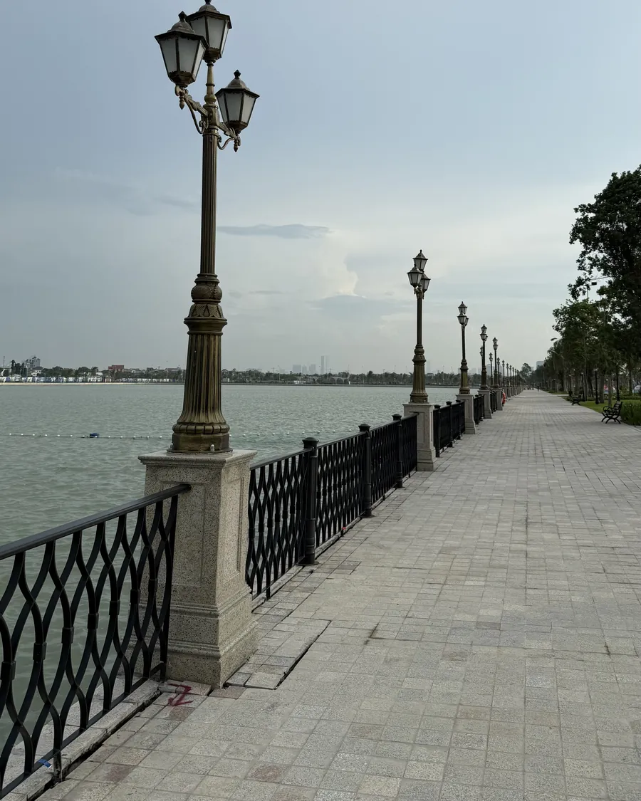 東英 Cổ Loa 新區一帶，新區發展中嘅湖畔